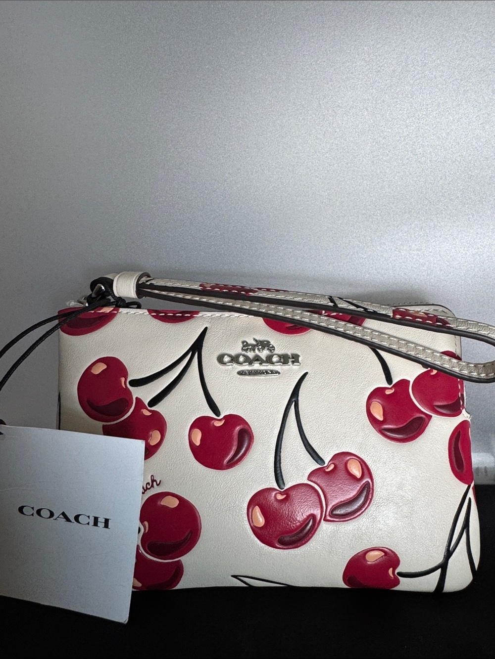 🍒COACH Cherry Print Wristlet in Cream and Red🍒NWT🍒